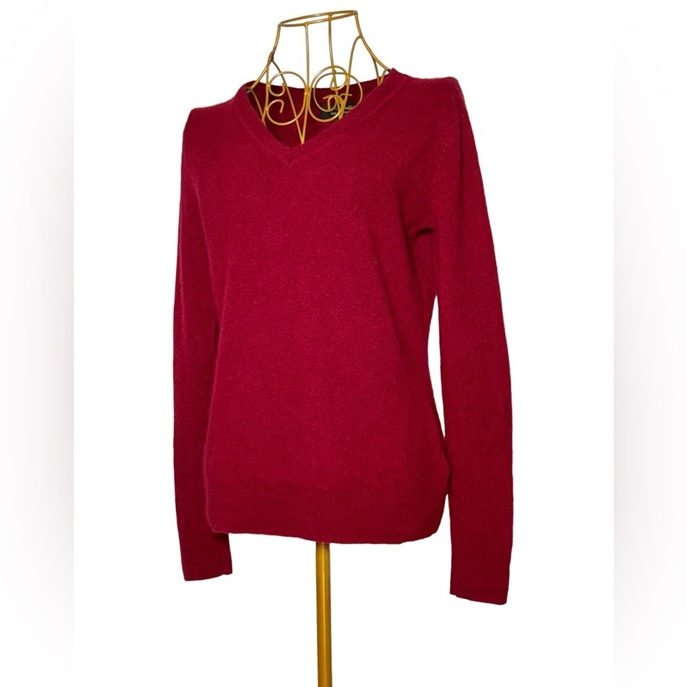 Tahari 2-Ply Cashmere Kitten Soft V-Neck Maroon Red Sweater, Medium